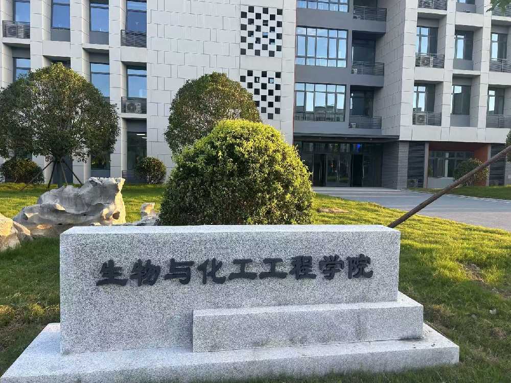衡东县扬州职业大学体育场高杆灯项目
